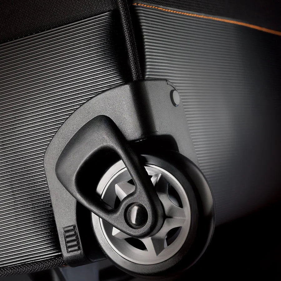 Solo Urban Rolling Overnighter Case in Black